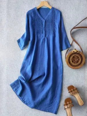 Annaliese - Loose pleated dress with pointed neckline