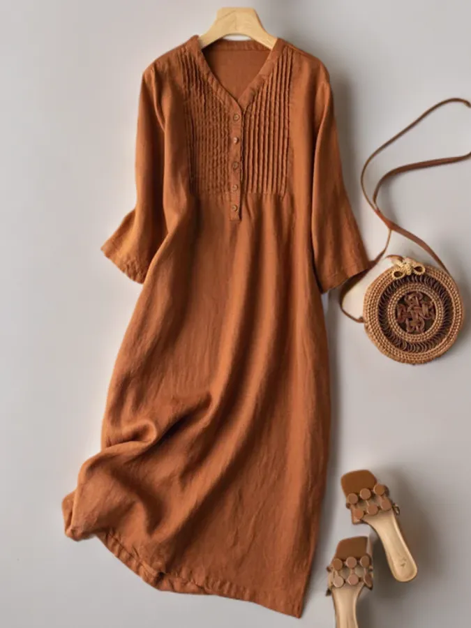 Annaliese - Loose pleated dress with pointed neckline