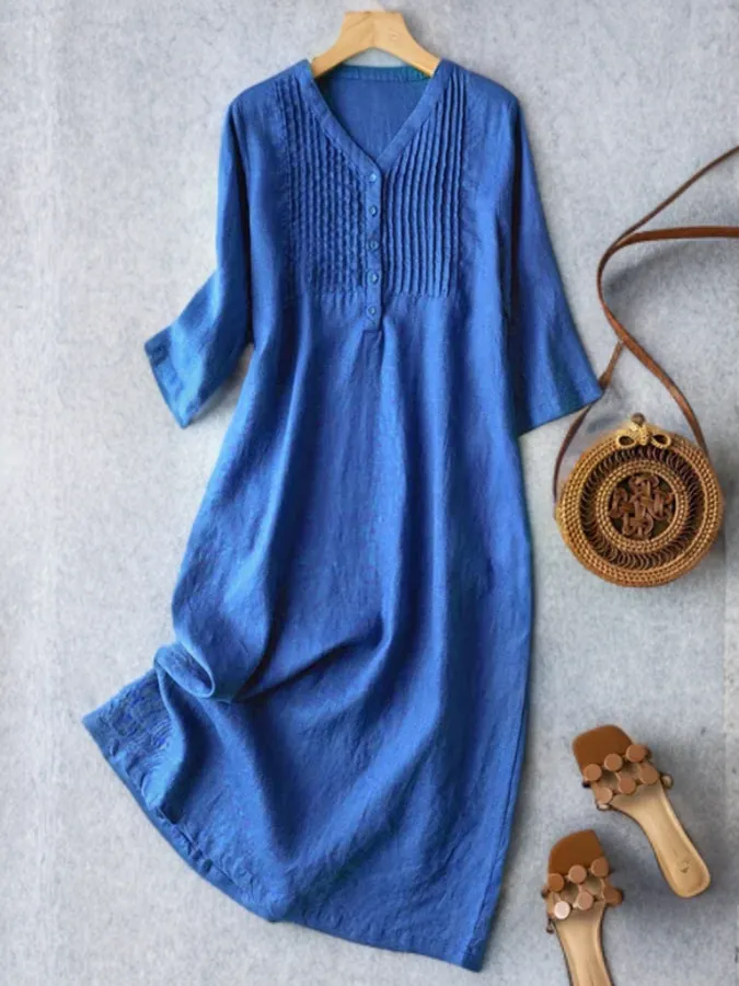 Annaliese - Loose pleated dress with pointed neckline