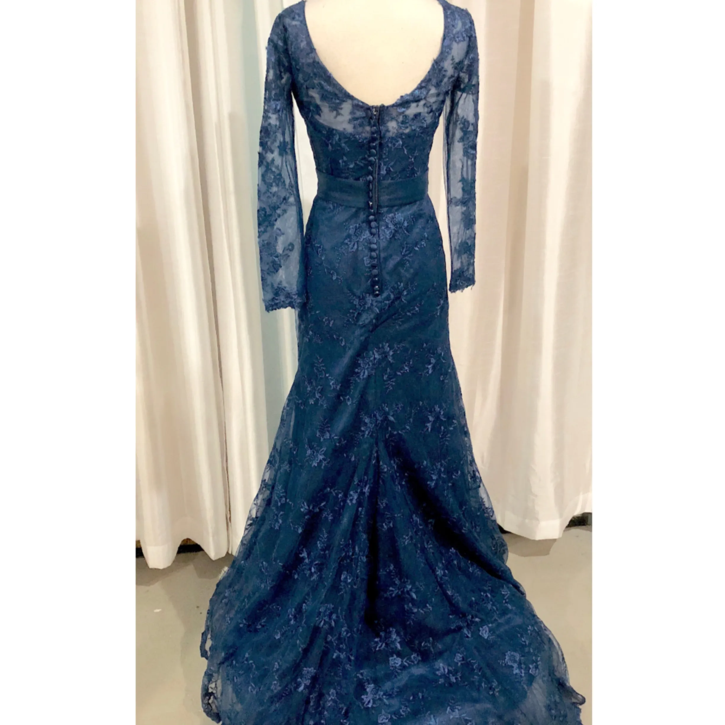 BOUTIQUE Long Navy Long Sleeve Gown Size 6