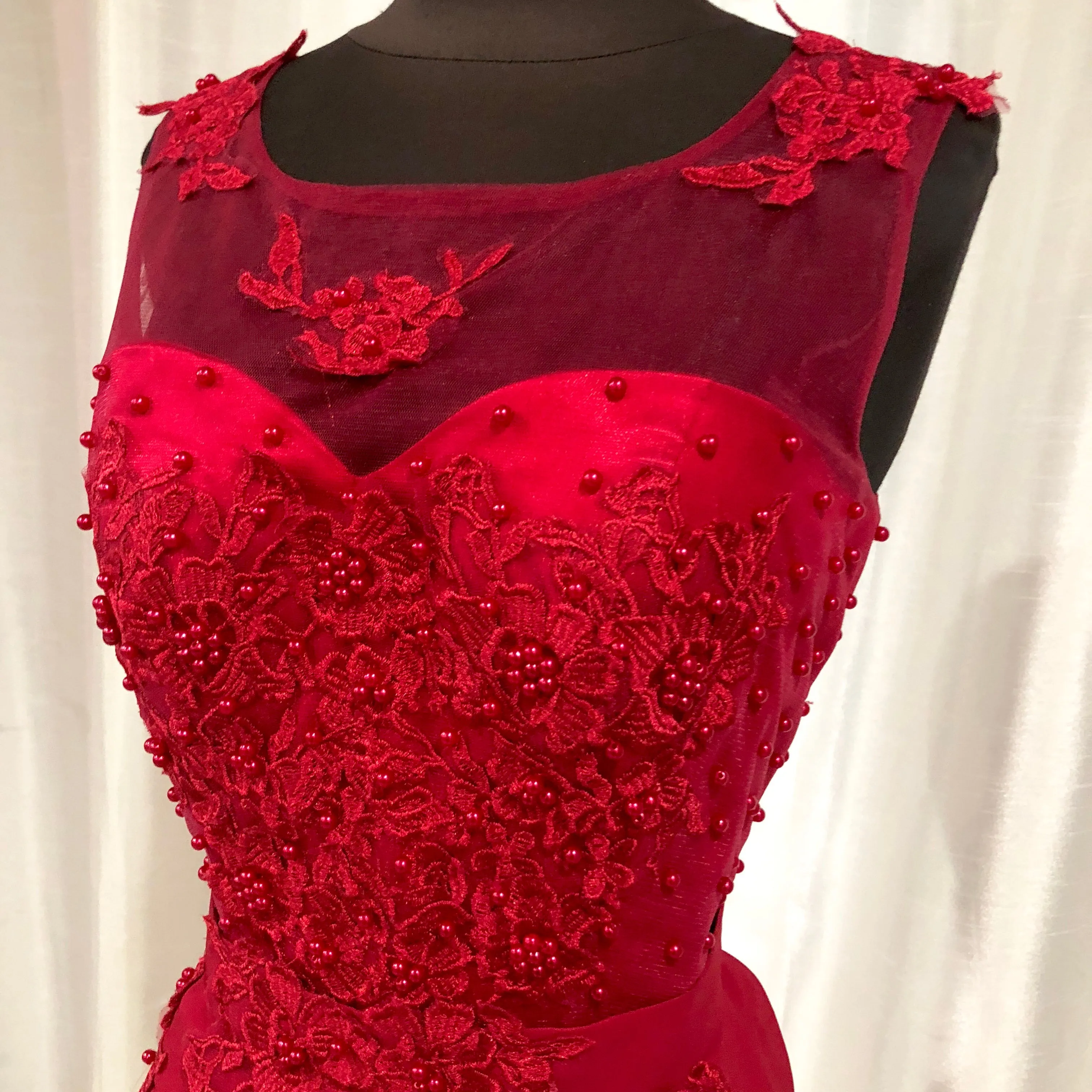 BOUTIQUE Short Red Gown Size 8
