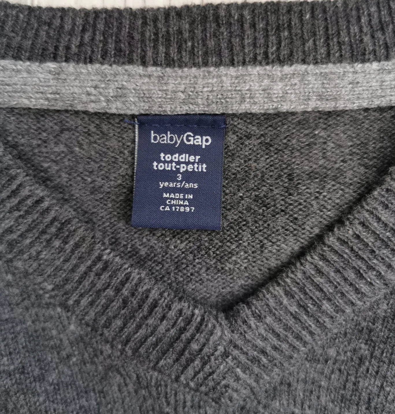 BOY SIZE 3 YEARS - Baby GAP, Dark Grey, Soft Knit V-Neck Sweater EUC B31