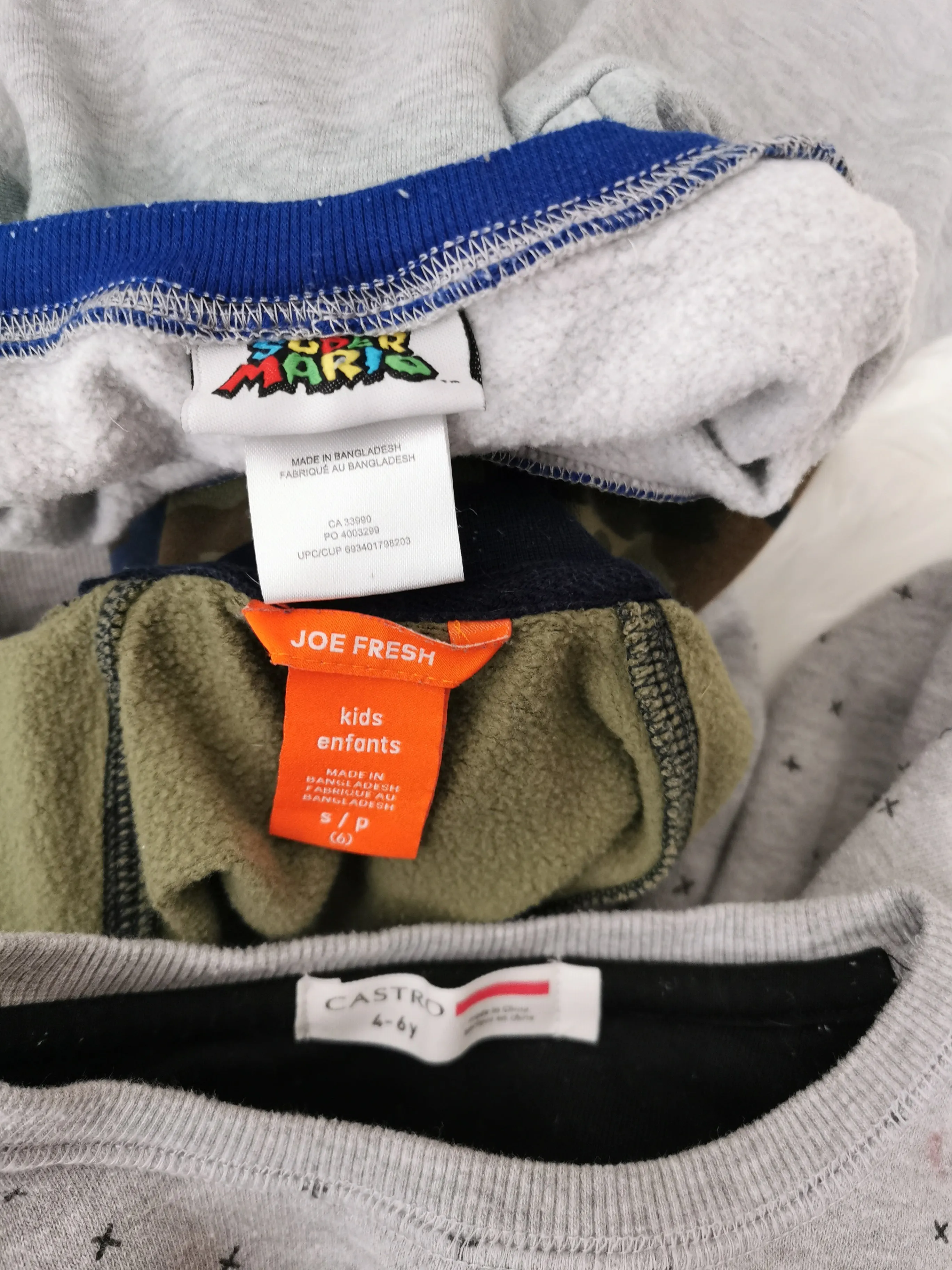 BOY SIZE(S) (4 to 6 YEARS) - 3 Piece, Graphic Sweater Bundle VGUC B18