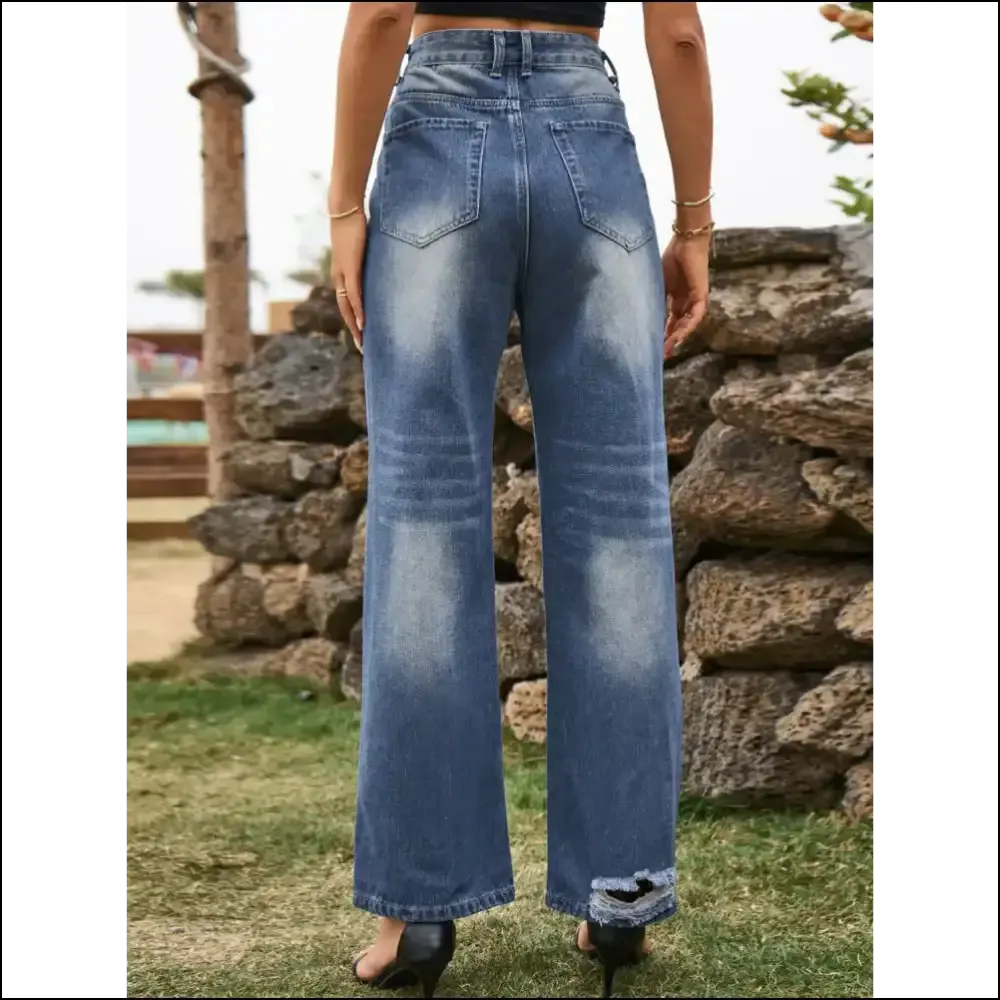 Chic Distressed Jeans: your New Best Friend for Fabulousness and Fun! 😄✨