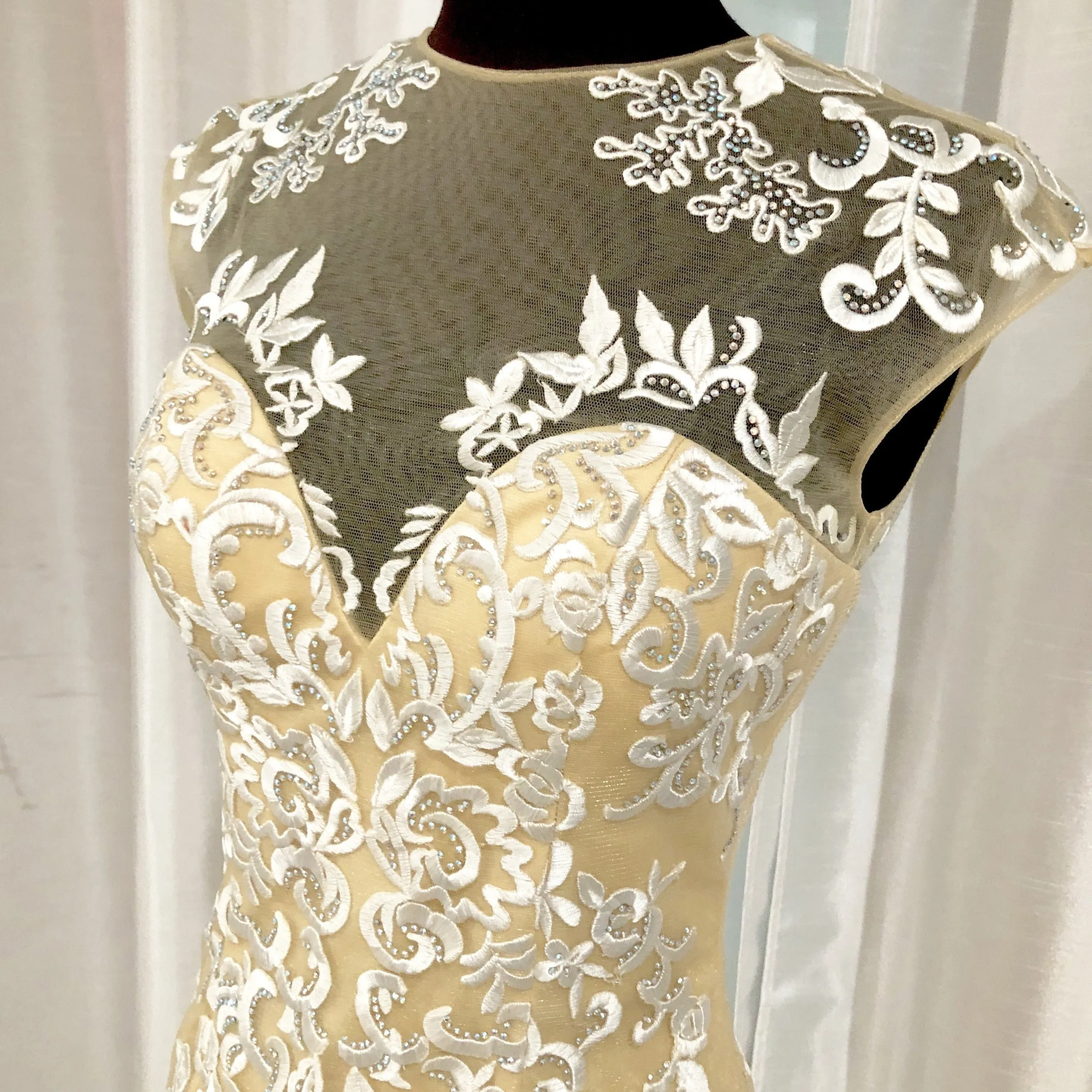 CLARISSE Nude & Ivory White Lace Sheer Neck Short Dress Size 4