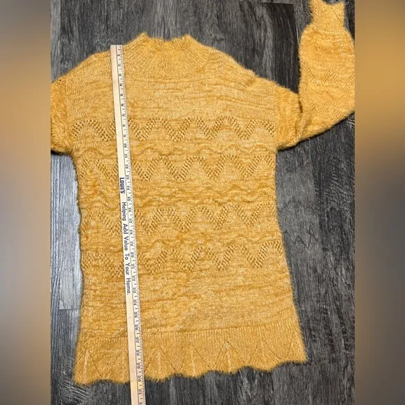 GOLD Sweater TUNIC Lauren CONRAD Eyelash SCALLOP