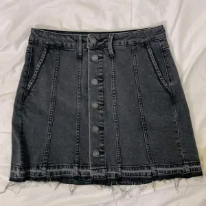 Hidden Jeans Black Button Front Frayed Hem Skirt