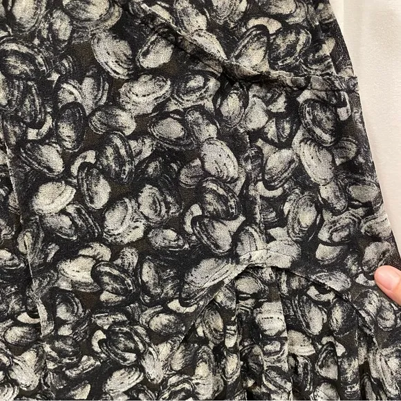 Isabel de Pedro Mr cat ruffle hem pull on cozy skirt 😍