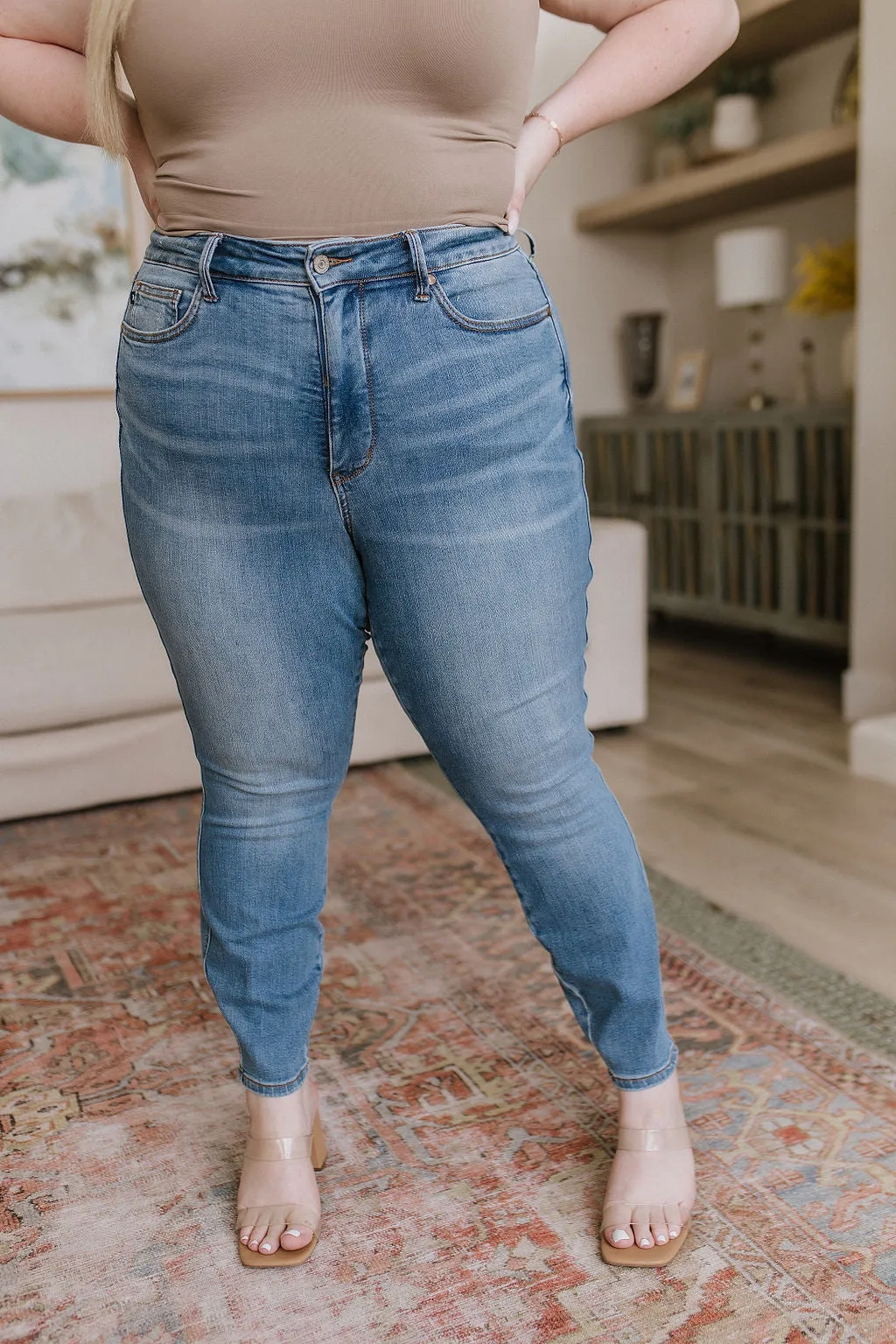 Judy Blue High-Rise Tummy Control Skinny Jeans in Light Wash
