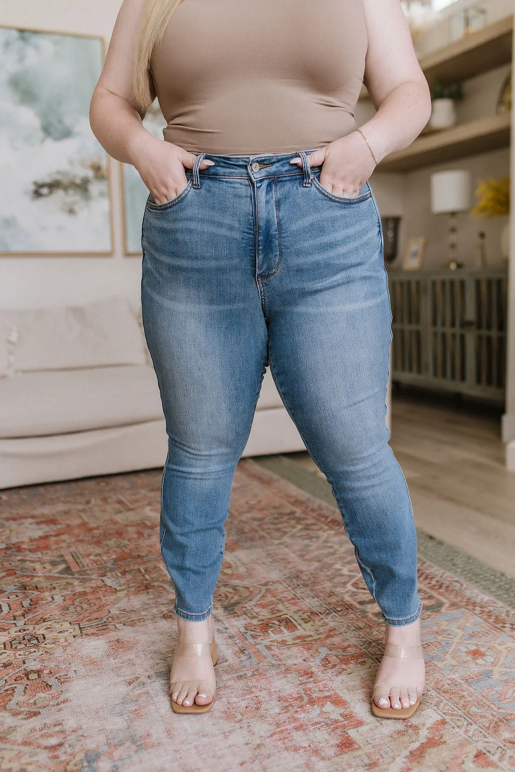 Judy Blue High-Rise Tummy Control Skinny Jeans in Light Wash