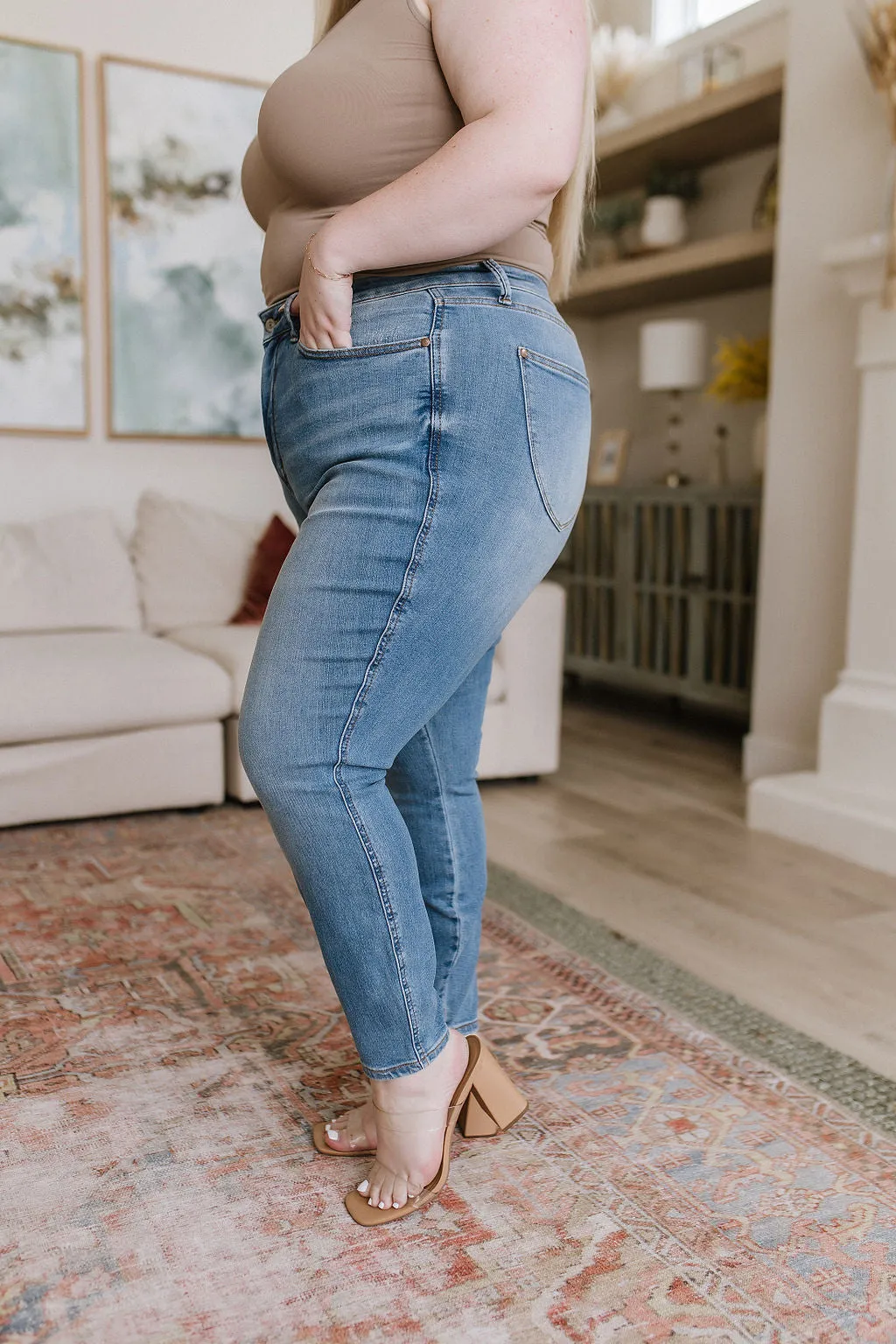 Judy Blue High-Rise Tummy Control Skinny Jeans in Light Wash