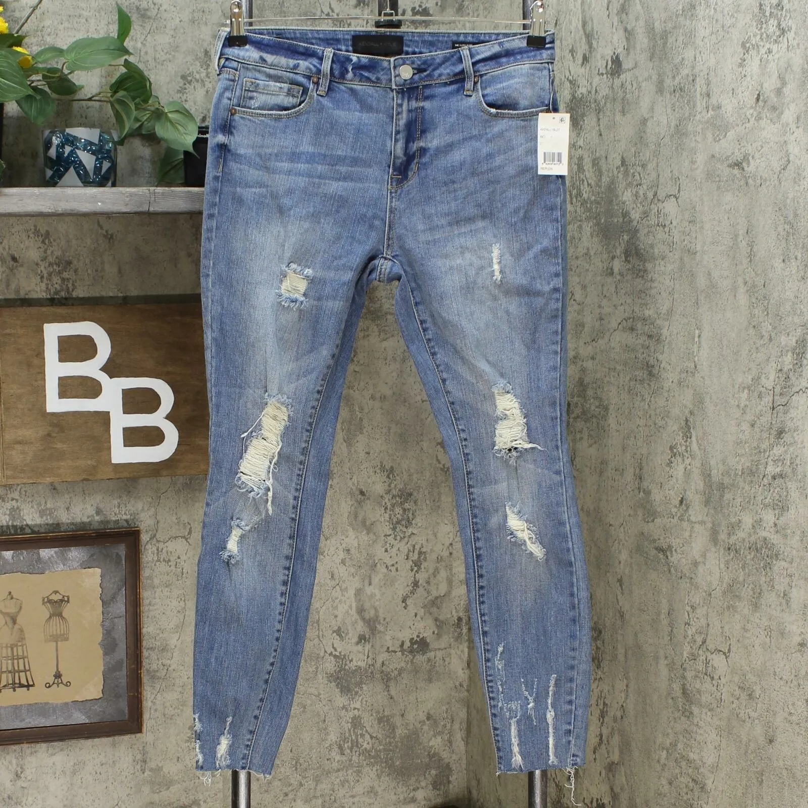 Kendall   Kylie The Ultra Babe Perfect Ripped Mid-Rise Jeans