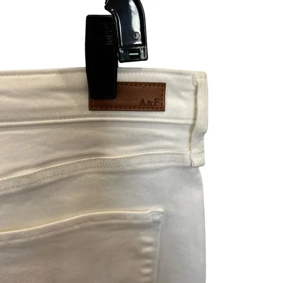 NWT Abercrombie &amp; Fitch Simone High Rise Ankle Jeans in White Size 32