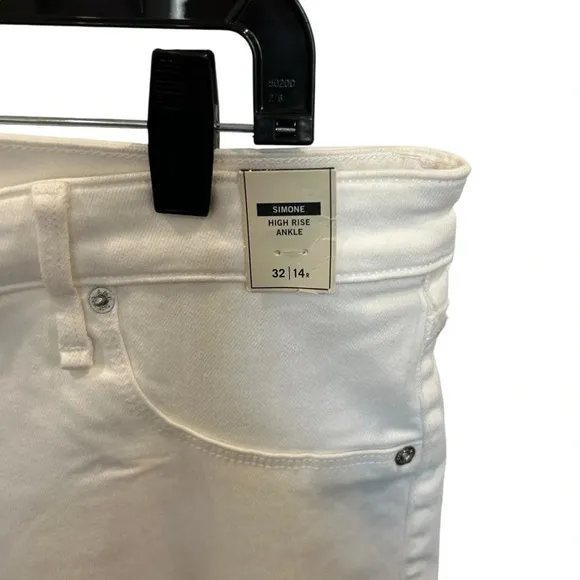 NWT Abercrombie &amp; Fitch Simone High Rise Ankle Jeans in White Size 32