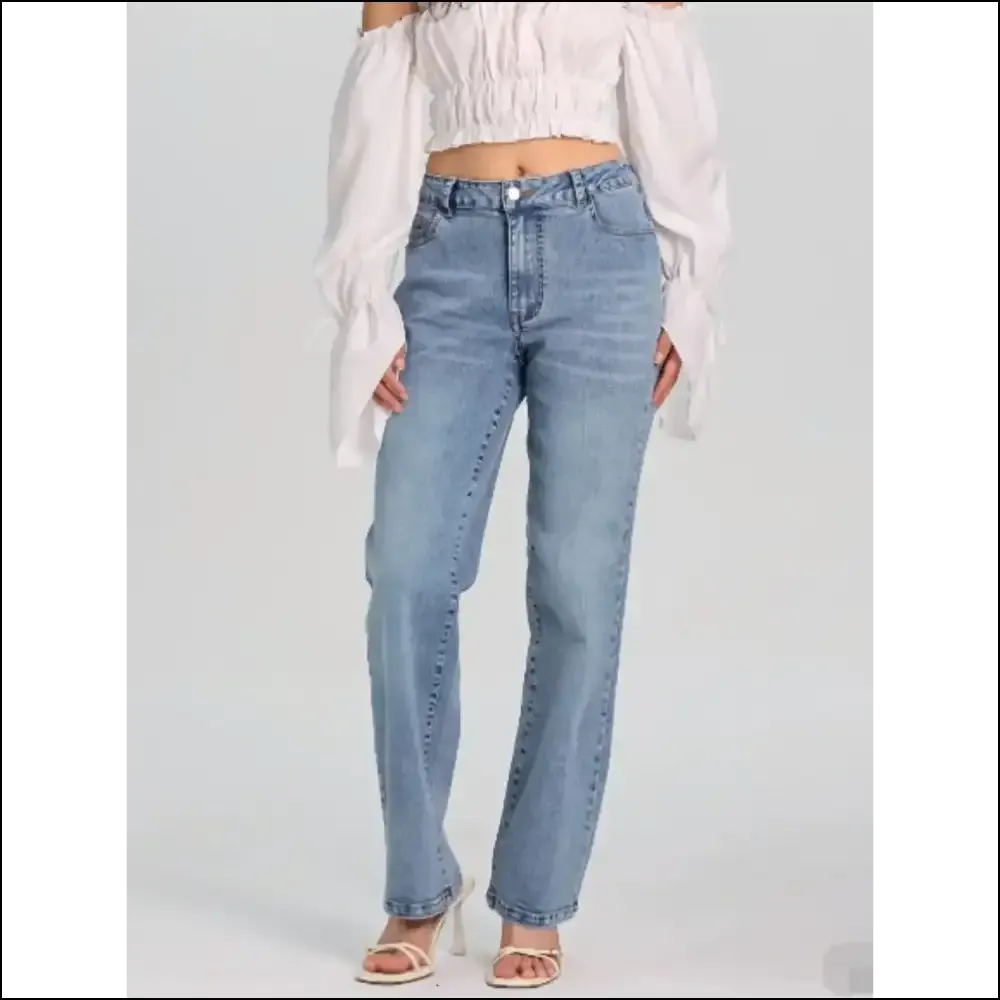 Sassy Straight Jeans: Because Confidence Looks Good on Everyone!