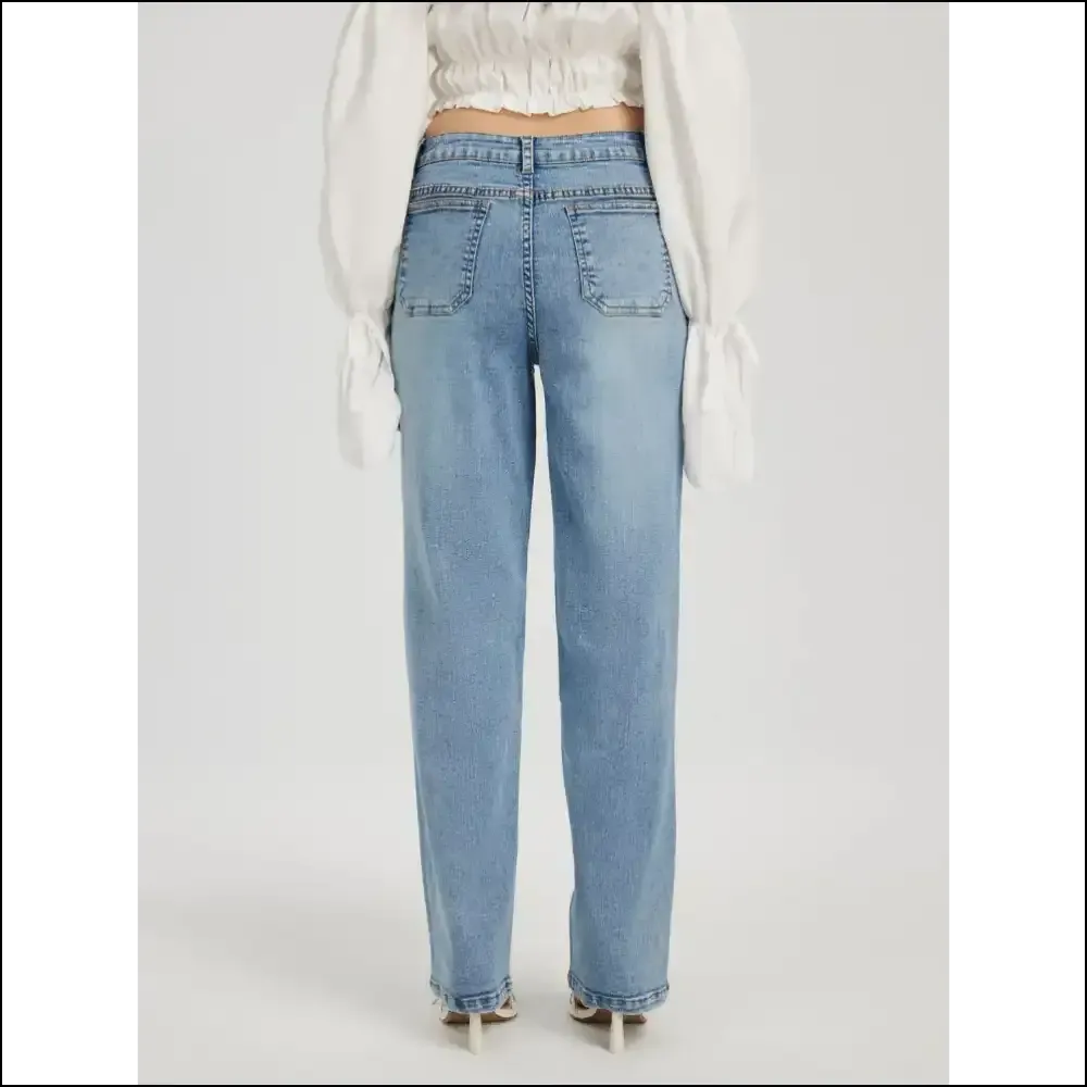 Sassy Straight Jeans: Because Confidence Looks Good on Everyone!