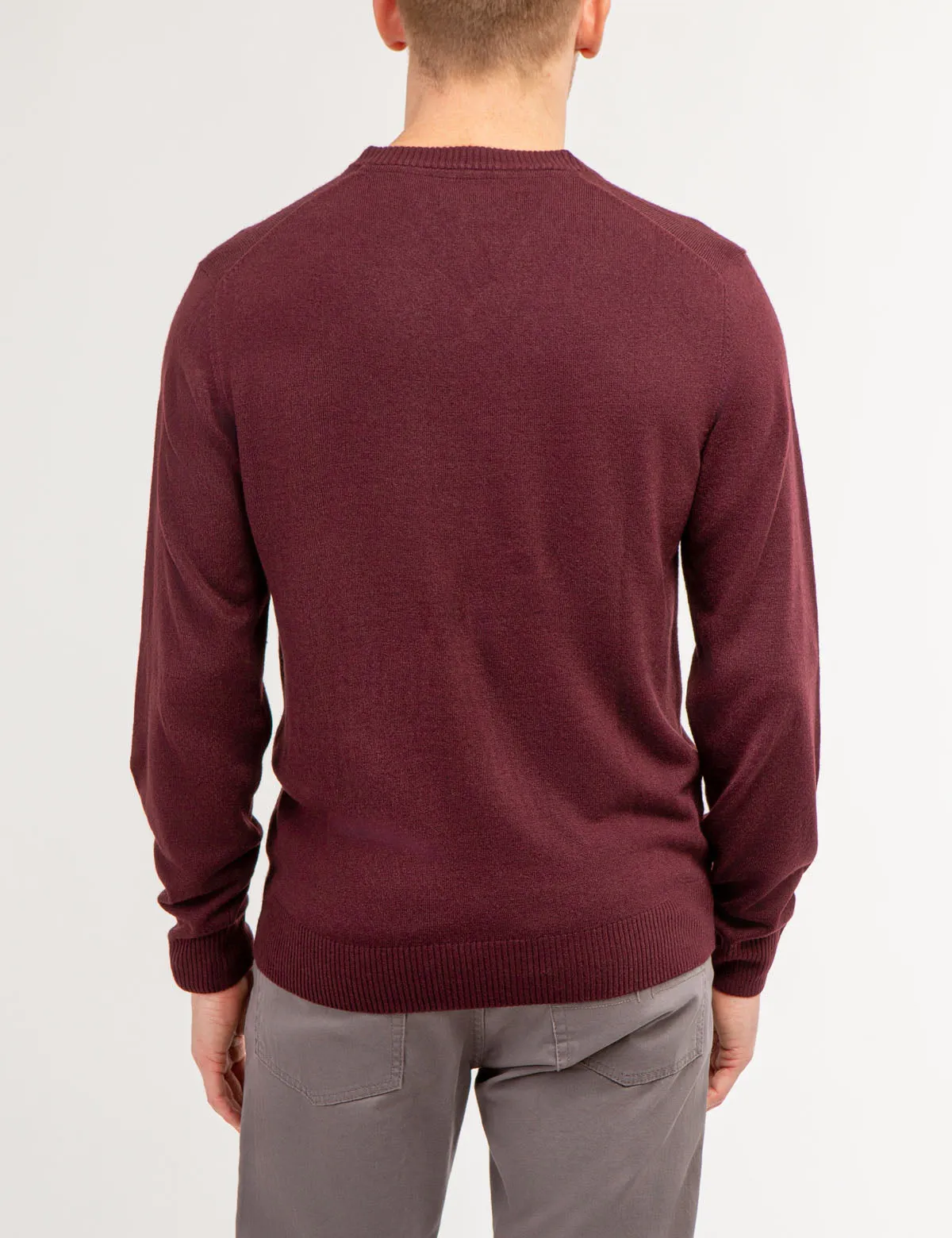 SOFT V-NECK SWEATER