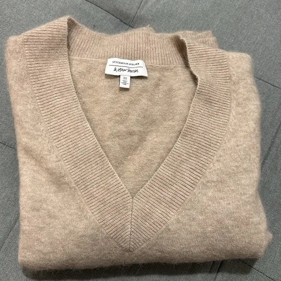 stockholm atelier &amp; other stories Cozy Beige V-Neck Sweater