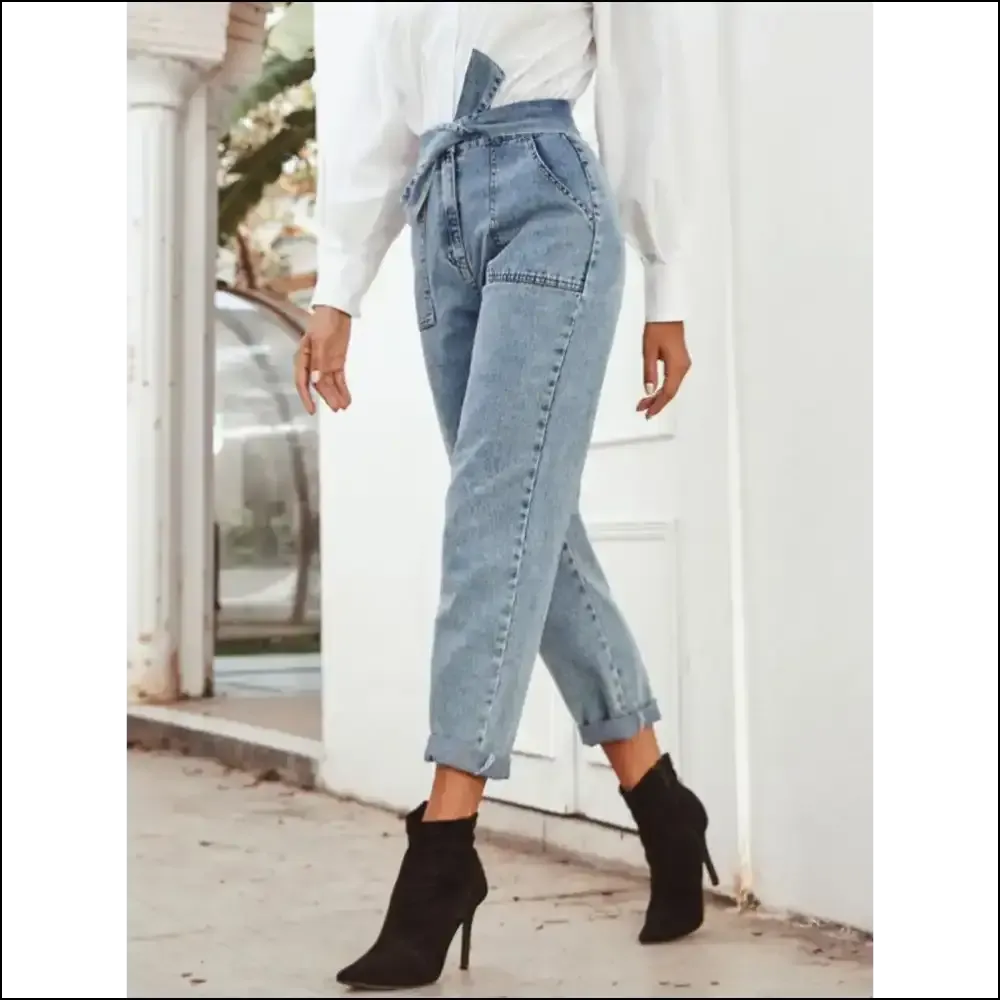 Straight Leg Jeans: your Ticket to Chic and Comfort, no Fashion Crimes! 😄