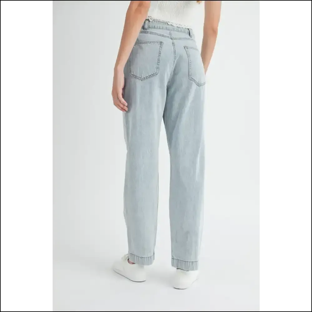 Unlock your Inner Fashionista with Mable Chic Pleated Straight Jeans!