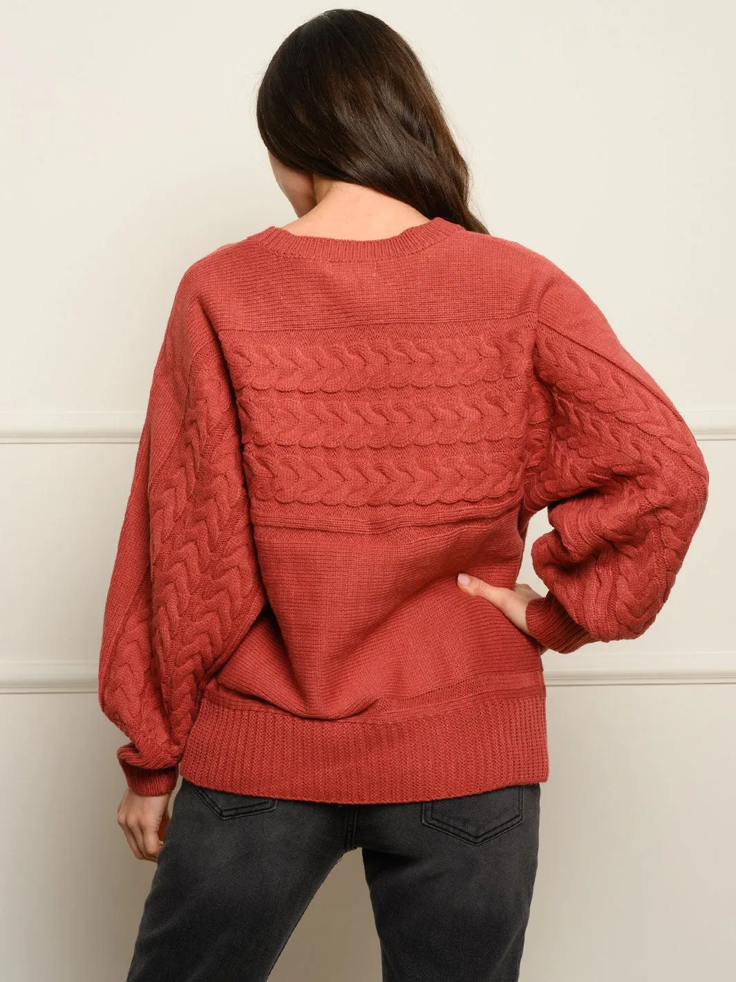WOMEN'S LONG SLEEVE SWEATER